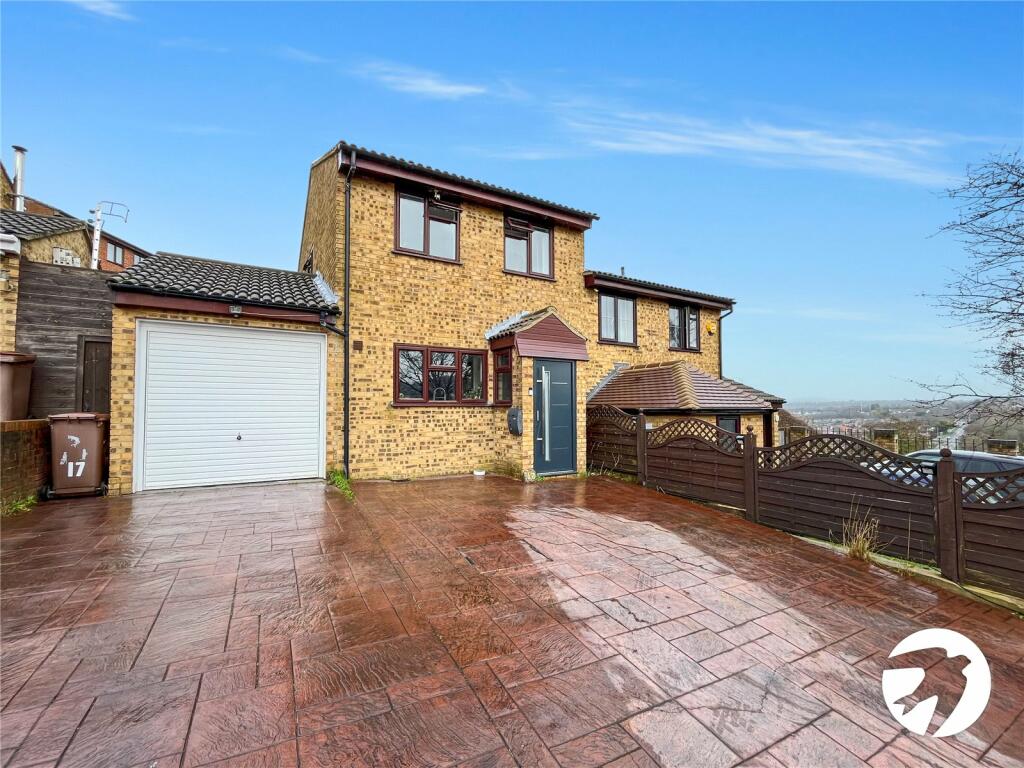 3 bedroom semidetached house for sale in Monarch Close, Walderslade