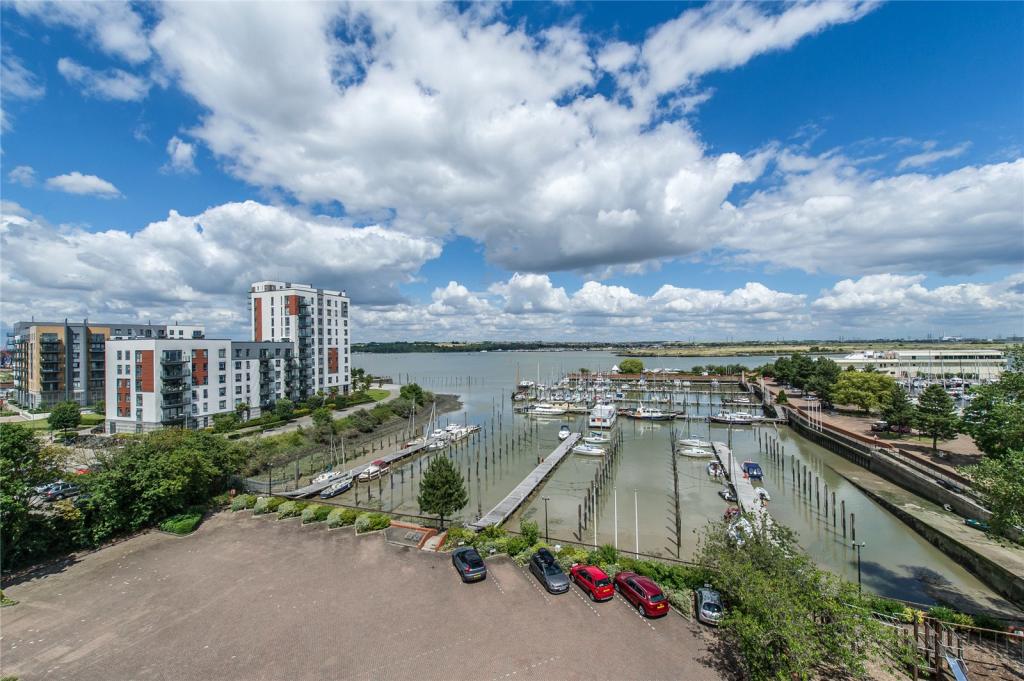 3 bedroom flat for sale in Pier Road, Gillingham, Kent, ME7