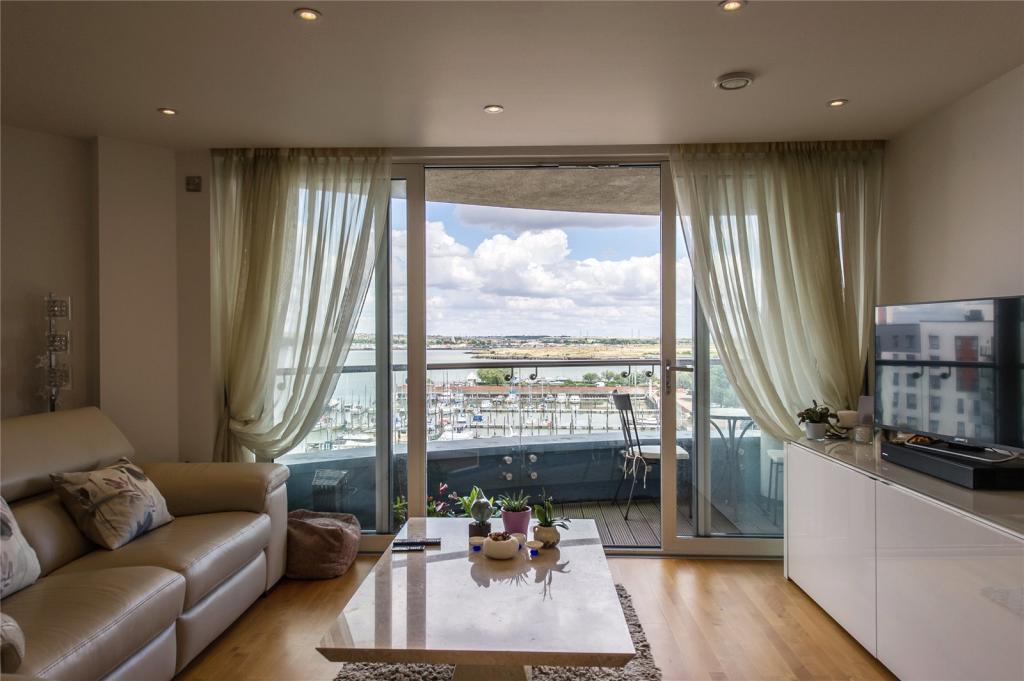 3 bedroom flat for sale in Pier Road, Gillingham, Kent, ME7