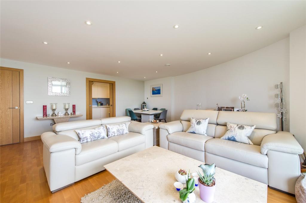 3 bedroom flat for sale in Pier Road, Gillingham, Kent, ME7