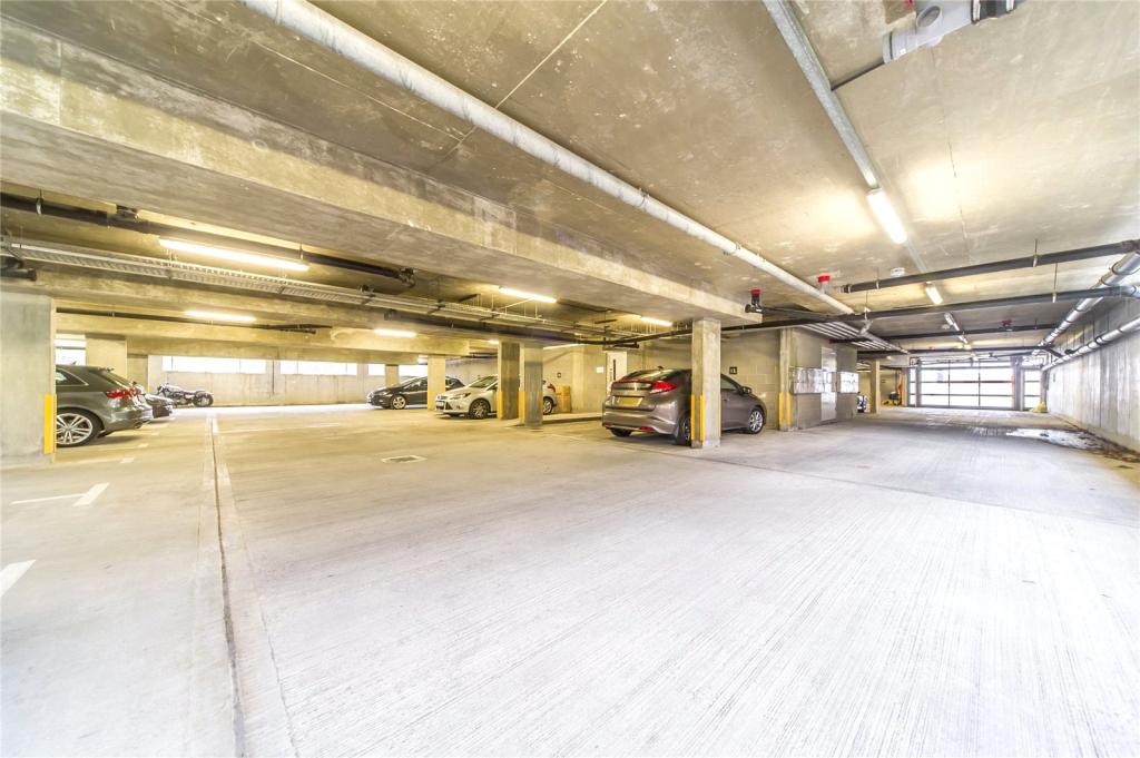 3 bedroom flat for sale in Pier Road, Gillingham, Kent, ME7