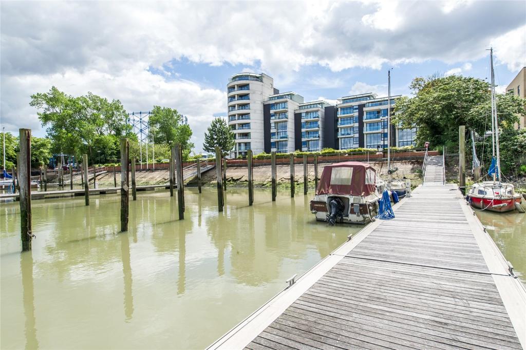 3 bedroom flat for sale in Pier Road, Gillingham, Kent, ME7