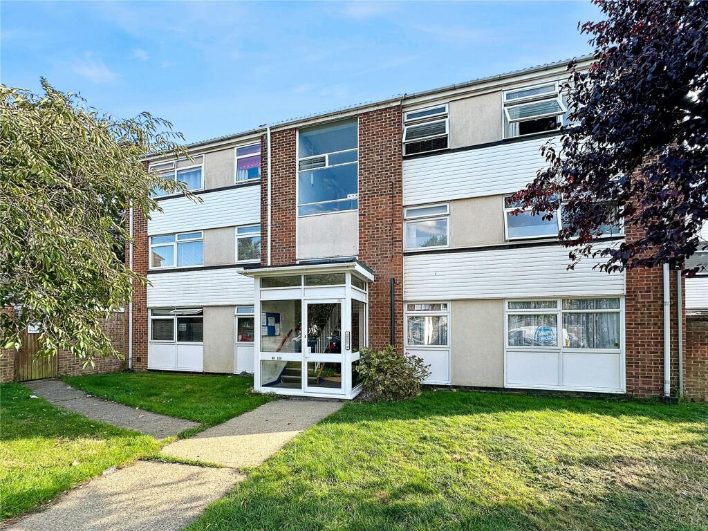 2 bedroom flat for sale in Wakeley Road, Rainham, Gillingham, Kent, ME8
