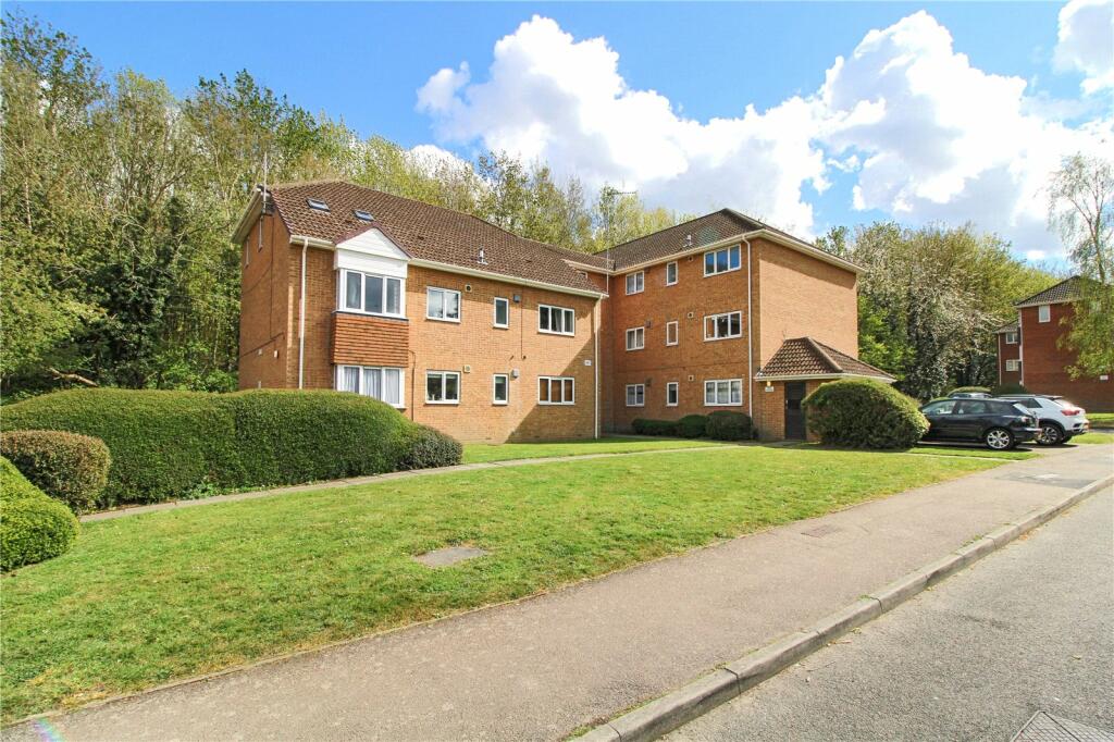1 bedroom flat for sale in Findlay Close, Parkwood, Rainham, Kent, ME8