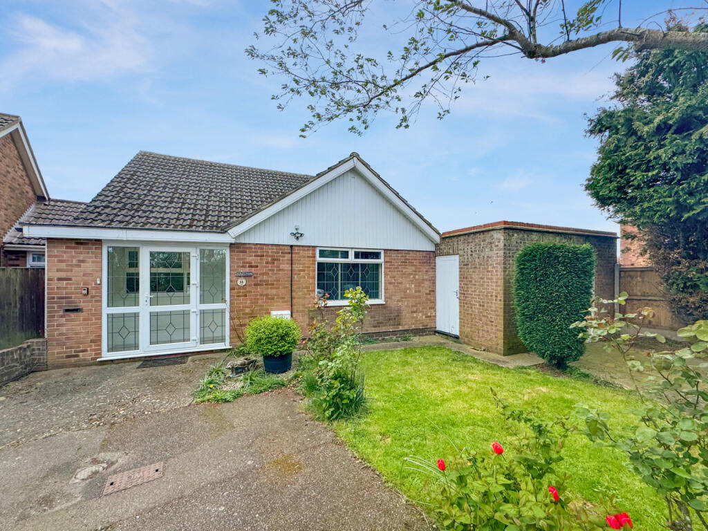 3 bedroom bungalow for sale in London Road, Newington, Sittingbourne