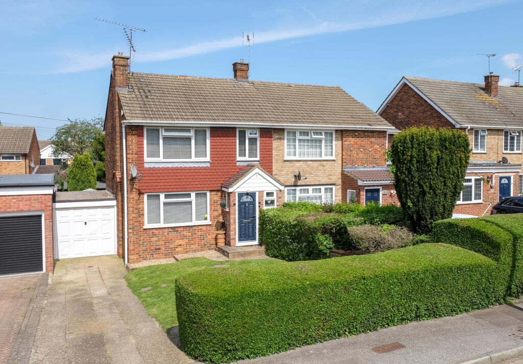 3 bedroom semidetached house for sale in Sandown Drive, Rainham, Kent, ME8