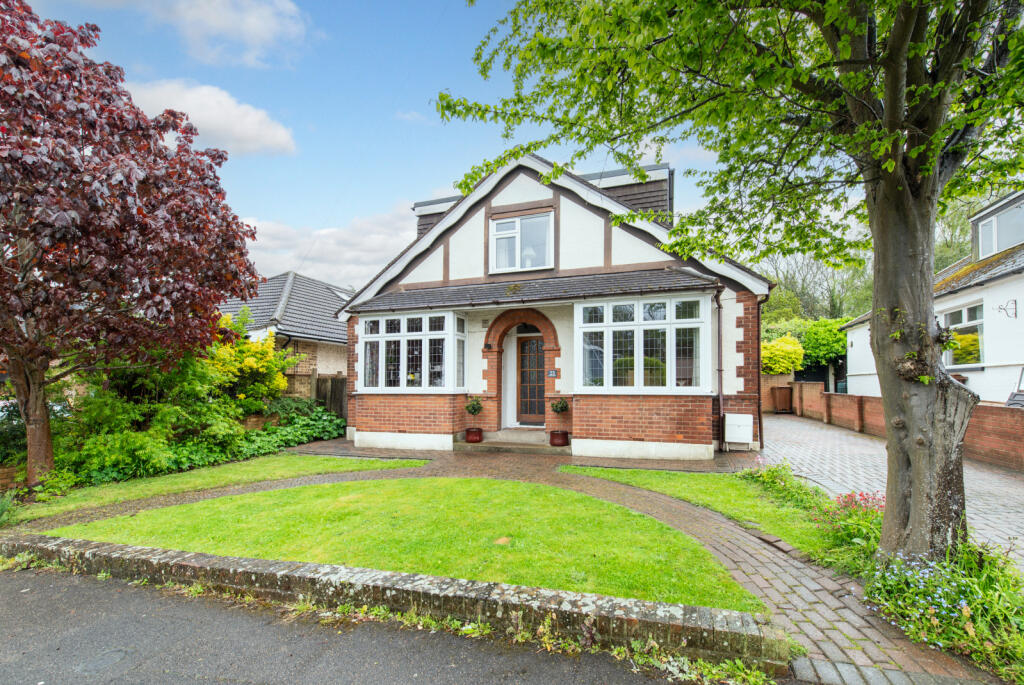 3 bedroom bungalow for sale in Edwin Road, Rainham, Wigmore, Kent, ME8