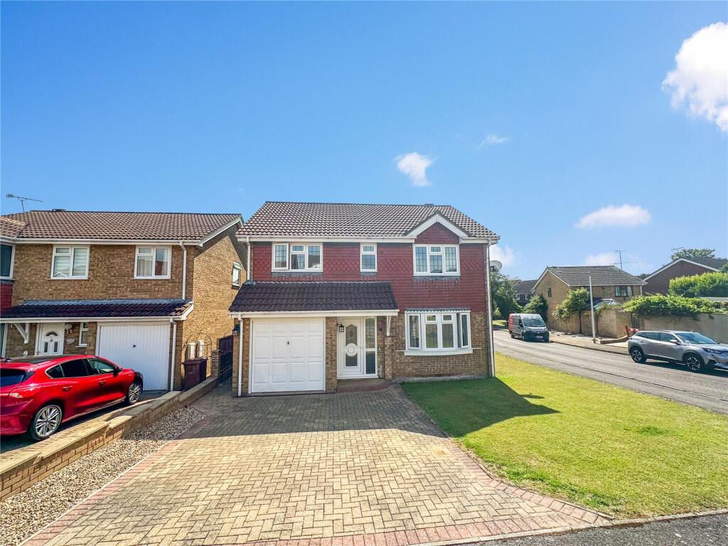 4 bedroom detached house for sale in Jefferson Drive, Wigmore, Rainham, Kent, ME8
