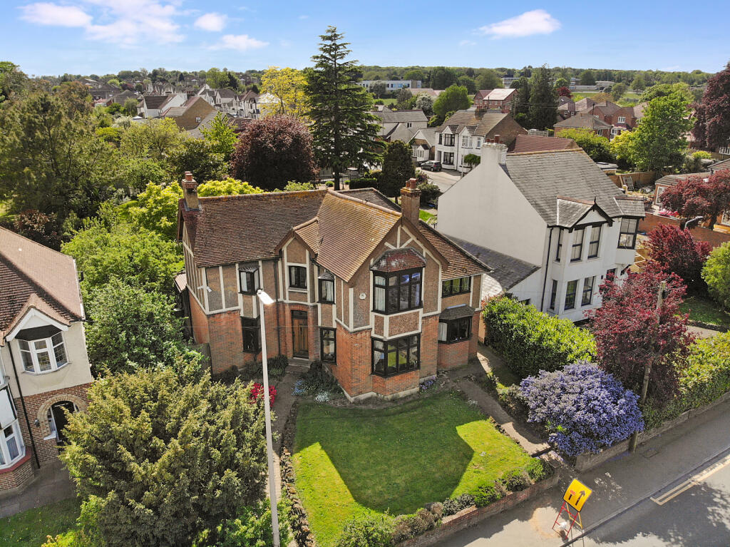 Main image of property: London Road, Rainham, Gillingham, Kent, ME8
