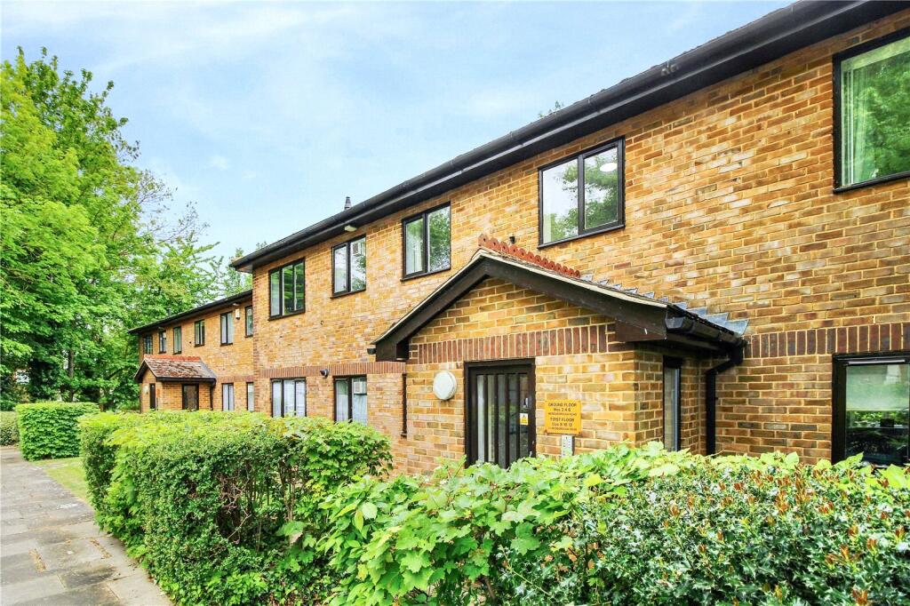 Main image of property: Meresborough Road, Rainham, Gillingham, Kent, ME8