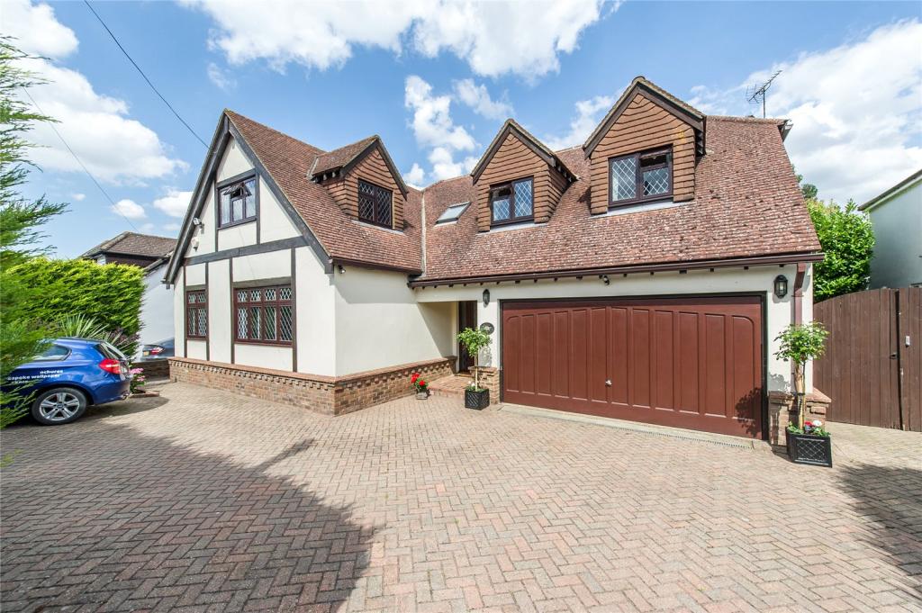 3 bedroom detached house for sale in Edwin Road, Wigmore, Rainham, Kent