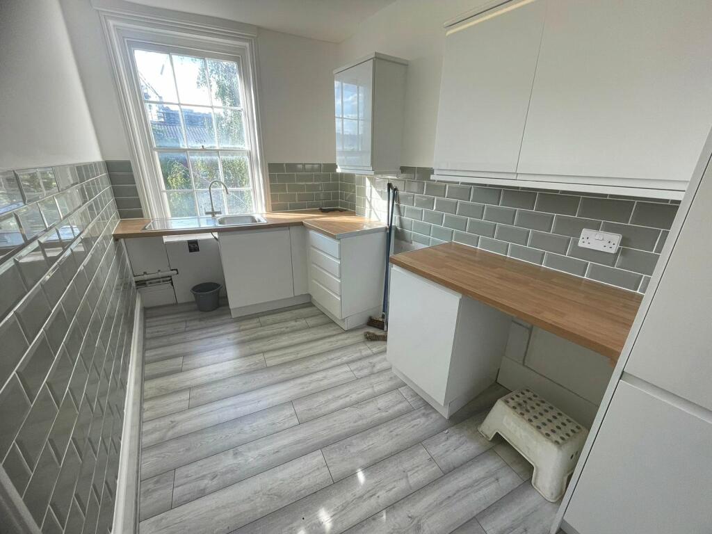 2 bedroom flat for sale in Harmer Street, Gravesend, Kent, DA12