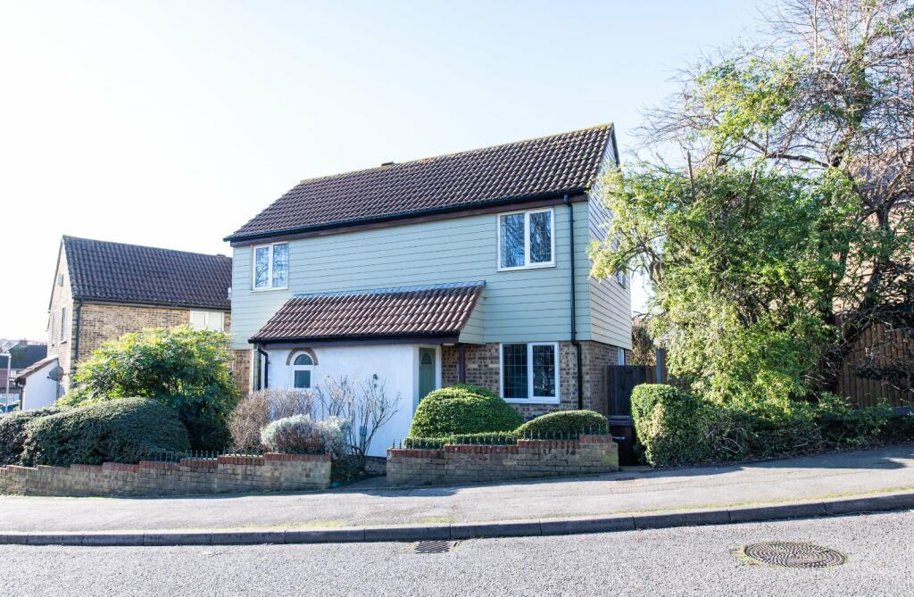 3 bedroom detached house for sale in The Curlews, Gravesend, Kent, DA12