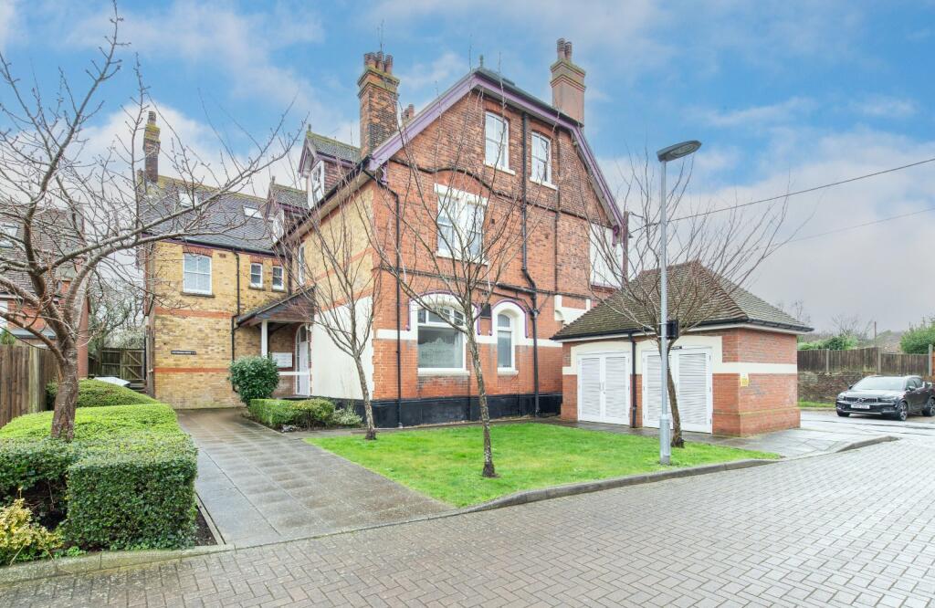 2 bedroom flat for sale in Copperfield House, Chequers Court, Rochester