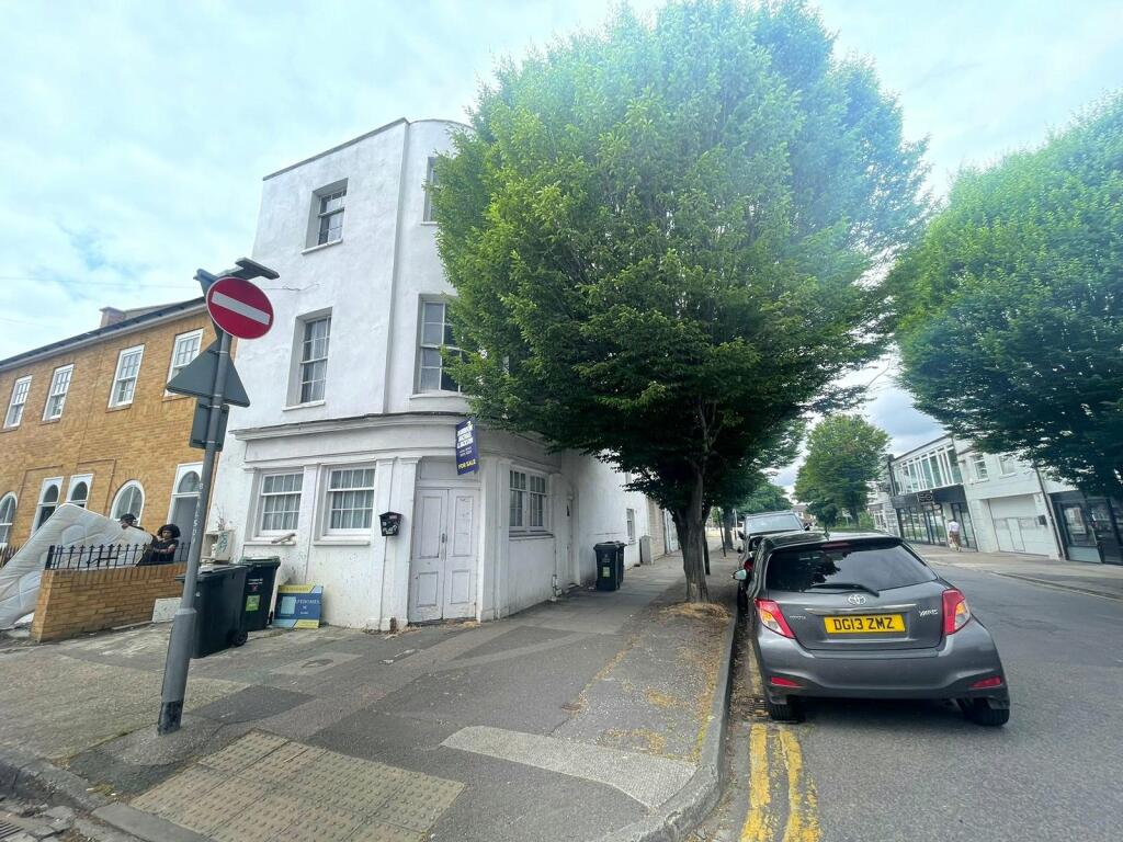 4 bedroom end of terrace house for sale in Edwin Street, Gravesend, Kent, DA12