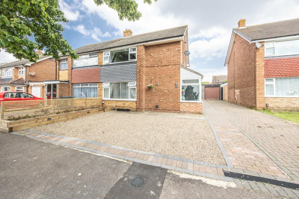 3 bedroom semidetached house for sale in Astra Drive, Gravesend, Kent, DA12