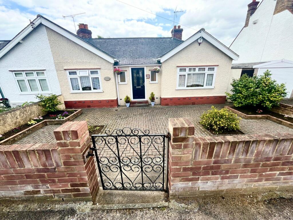2 bedroom bungalow for sale in Cross Lane East, Gravesend, Kent, DA12