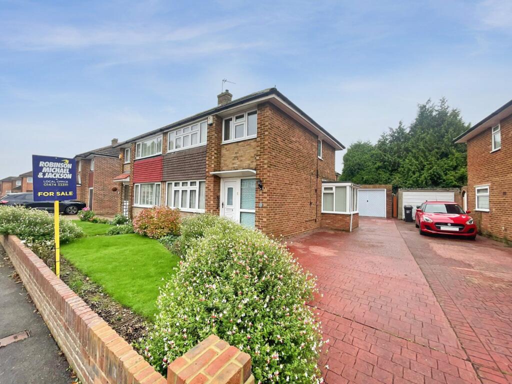 3 bedroom semidetached house for sale in Imperial Drive, Gravesend