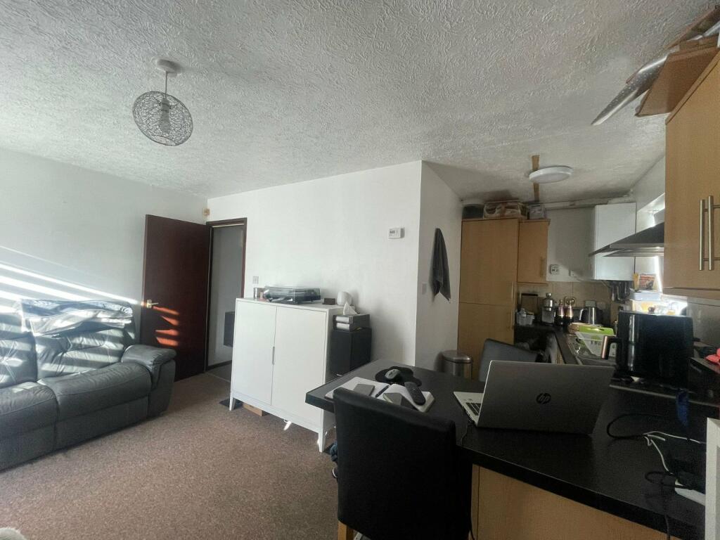 Additional property image - Essex Road, Gravesend, Kent, DA11