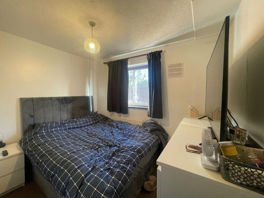 Additional property image - Essex Road, Gravesend, Kent, DA11