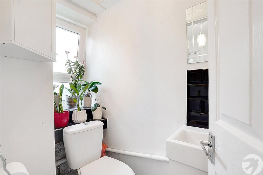 Additional property image - Fountain Walk, Northfleet, Gravesend, Kent, DA11