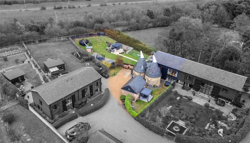 Main image of property: Northfleet Green, Gravesend, DA13