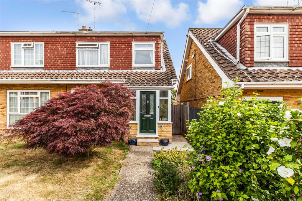 3 bedroom semidetached house for sale in Chequers Close, Istead Rise