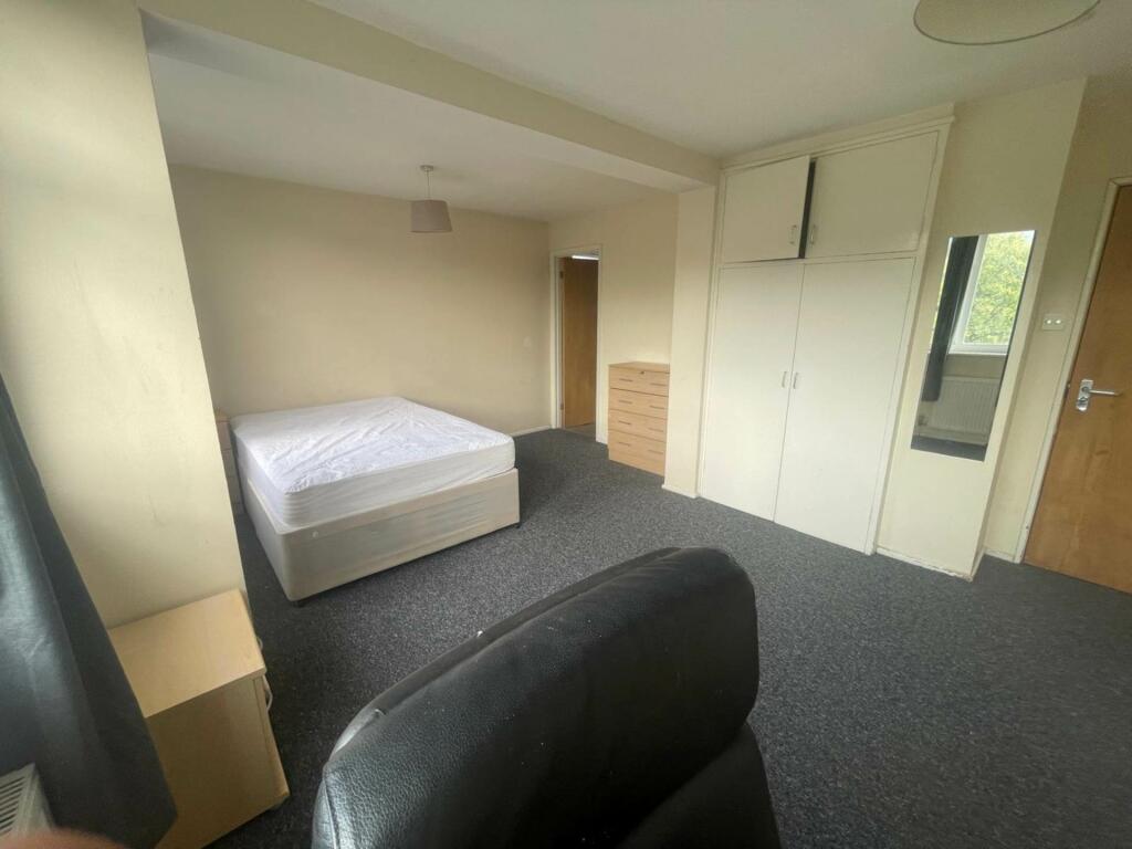 Additional property image - Bishops Rise, Hatfield