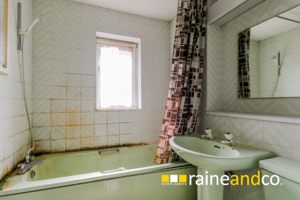 Additional property image - Bull Stag Green, Old Hatfield