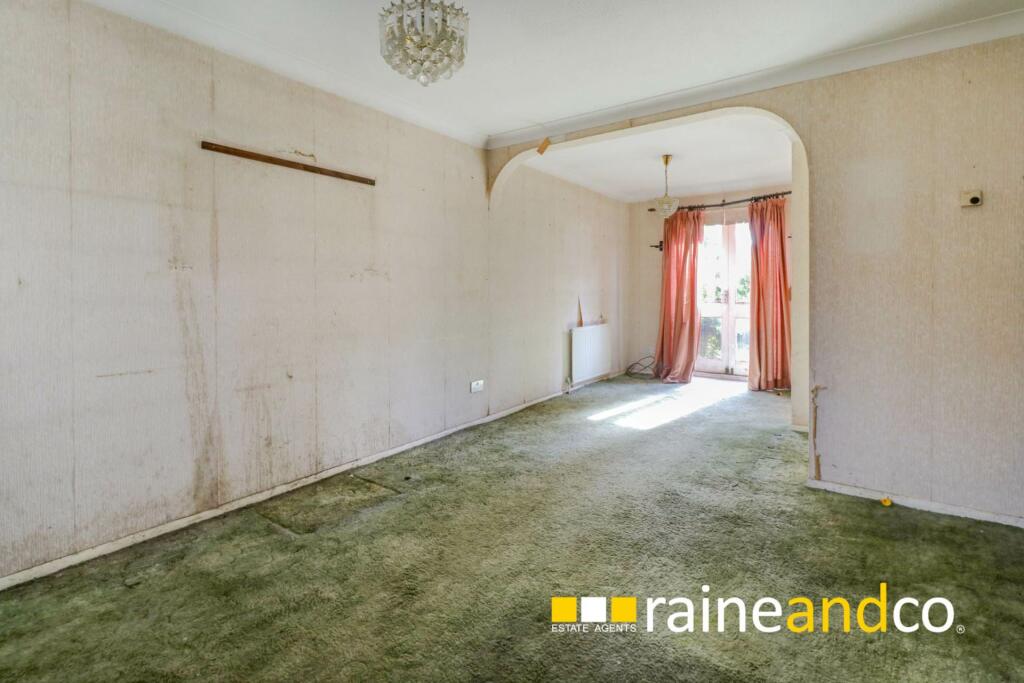 Additional property image - Bull Stag Green, Old Hatfield