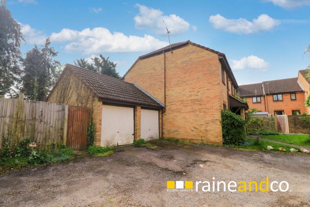 Additional property image - Bull Stag Green, Old Hatfield