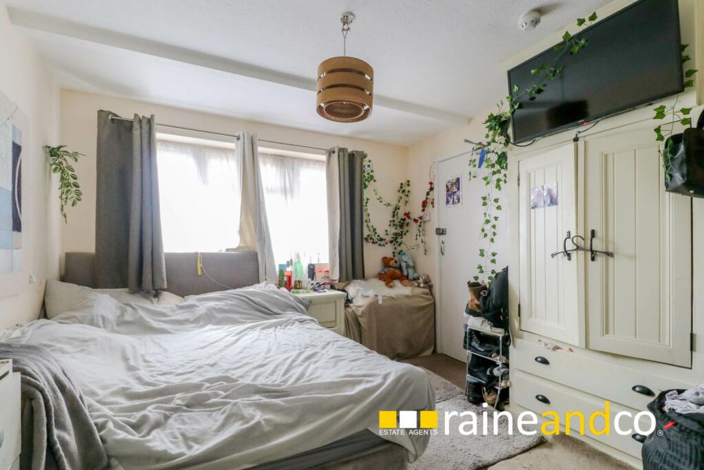 Additional property image - Branch Close, Hatfield