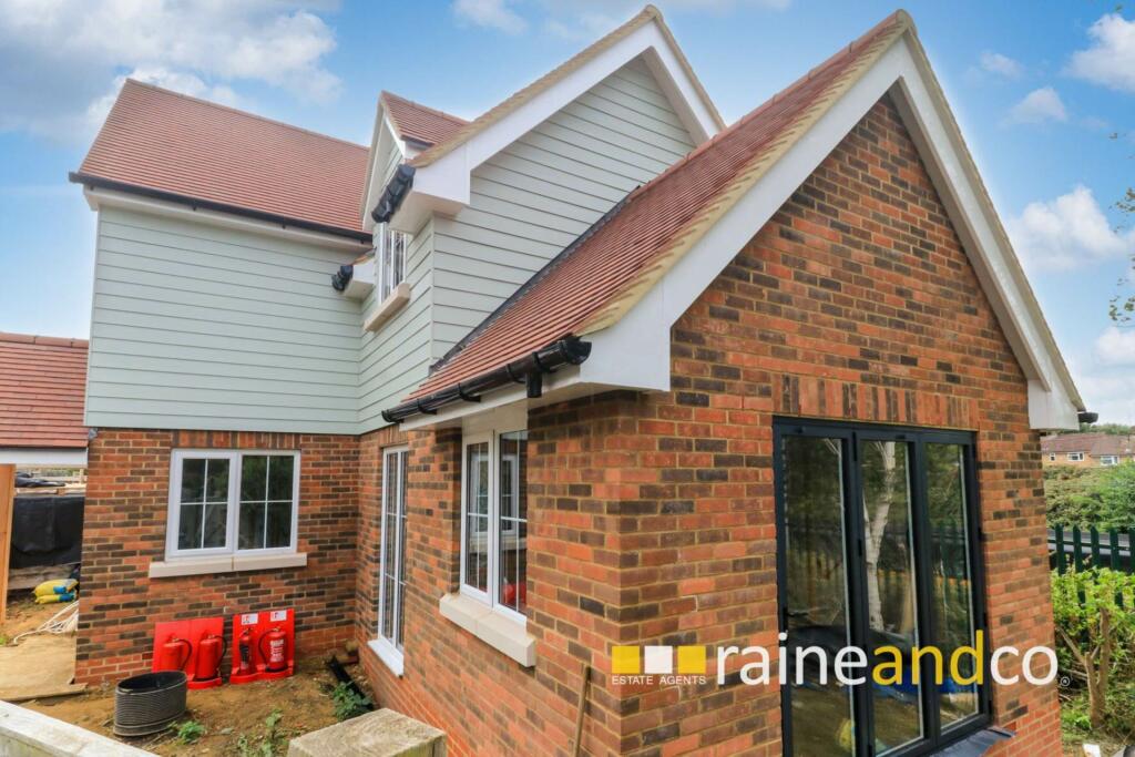 Additional property image - Bull Stag Green, Hatfield