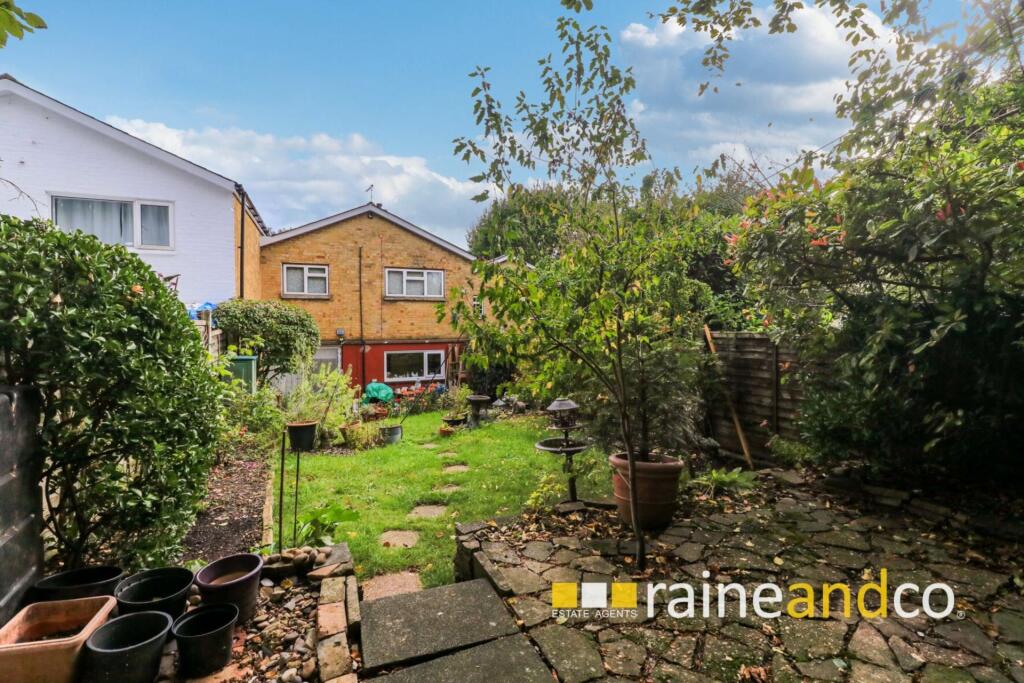 Additional property image - Bishops Rise, Hatfield