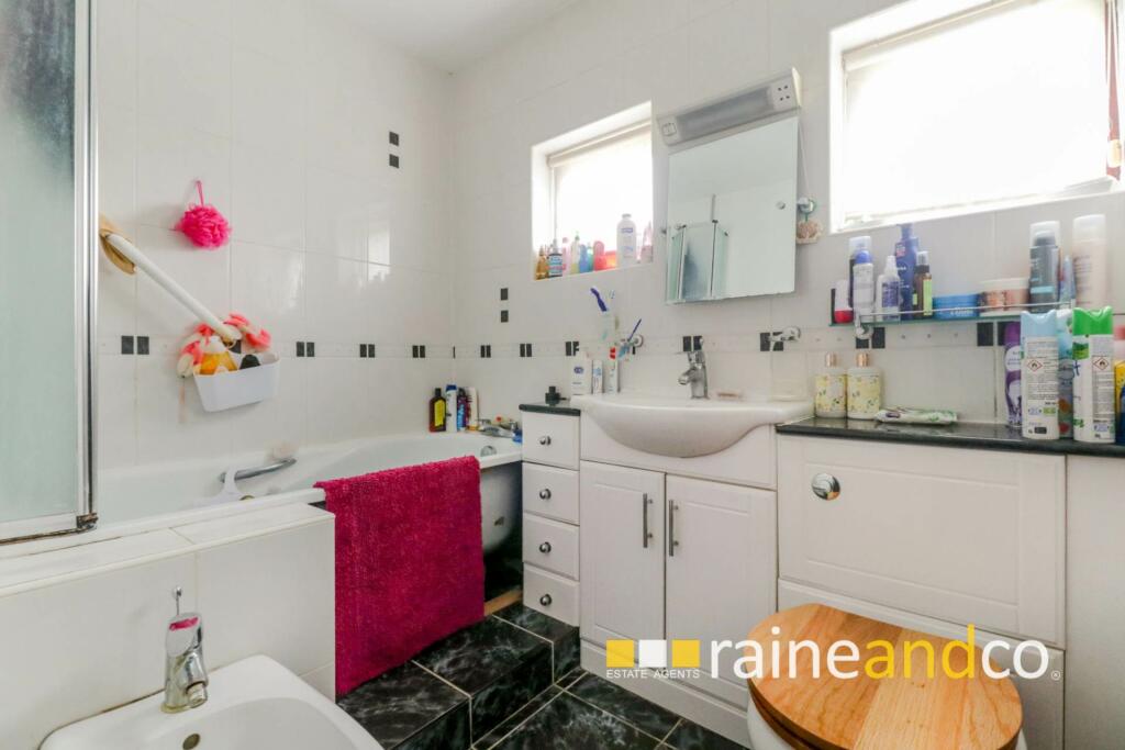 Additional property image - Bishops Rise, Hatfield