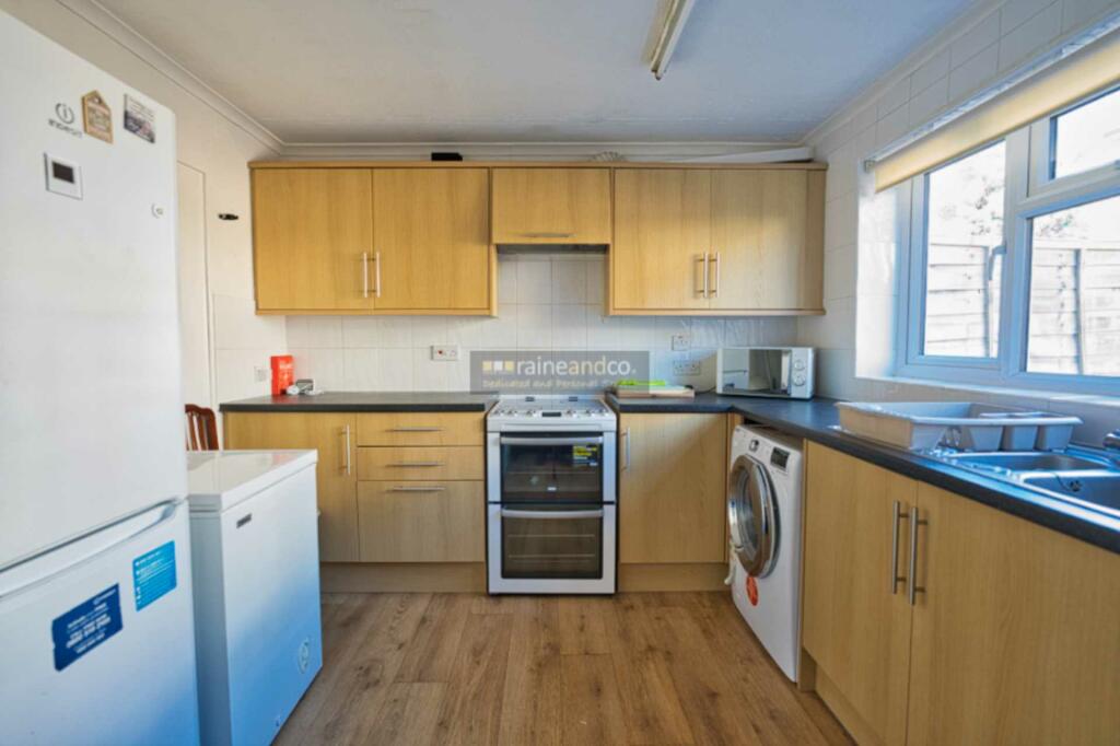 Additional property image - Link Walk, Hatfield