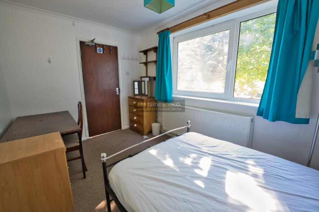 Additional property image - Link Walk, Hatfield