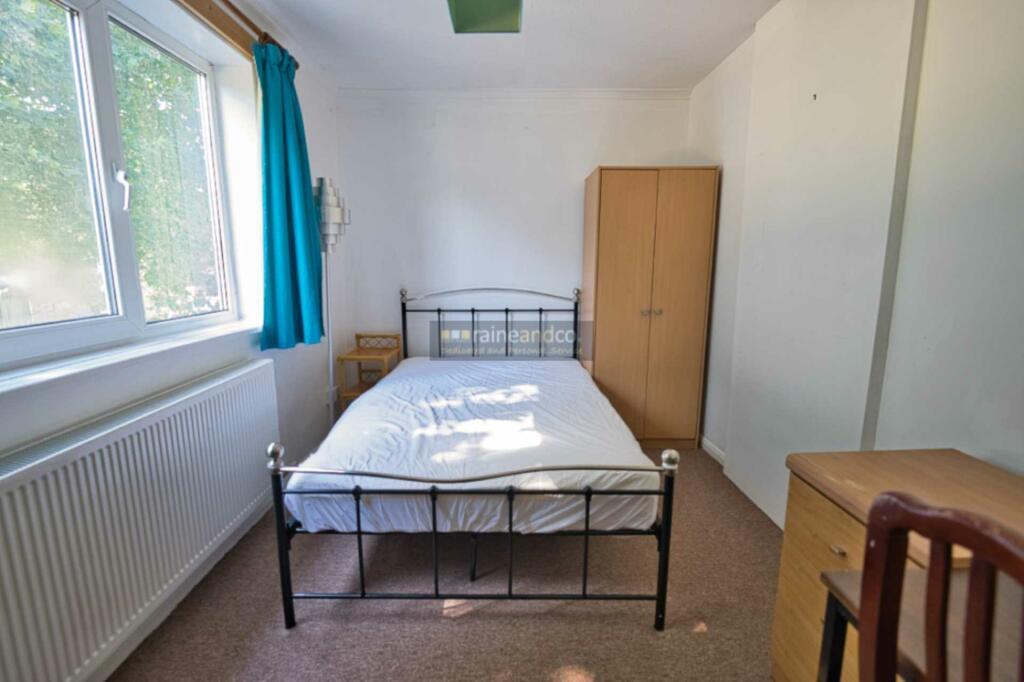Additional property image - Link Walk, Hatfield