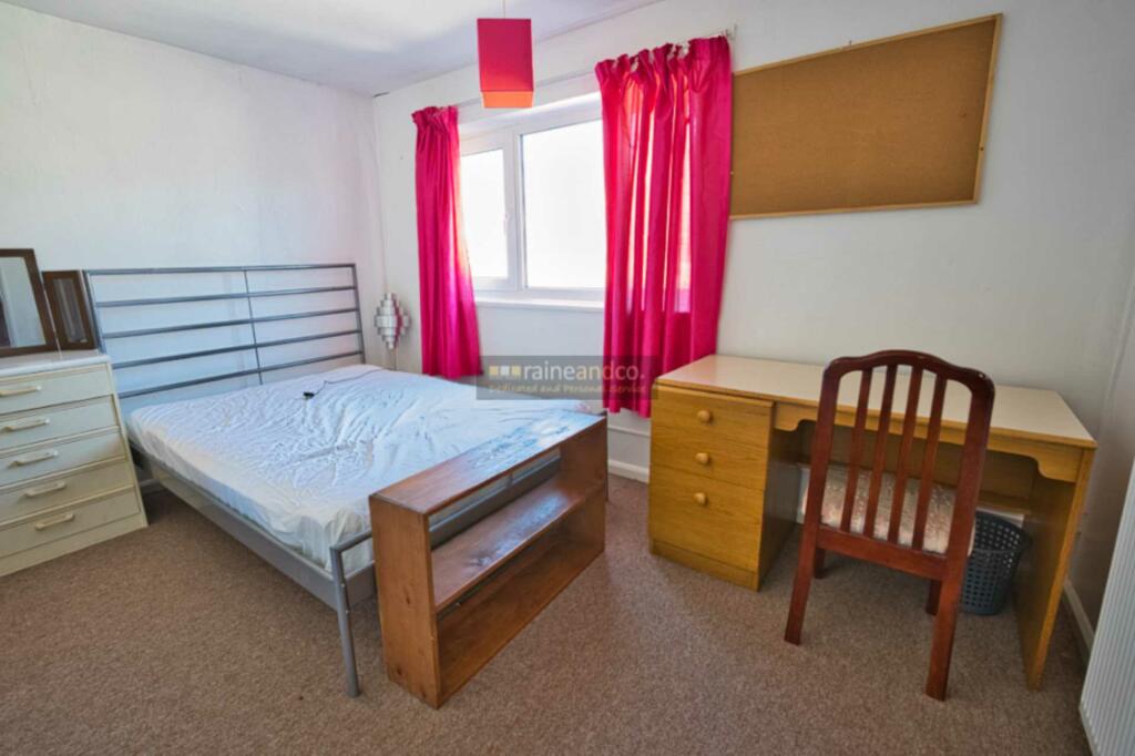 Additional property image - Link Walk, Hatfield