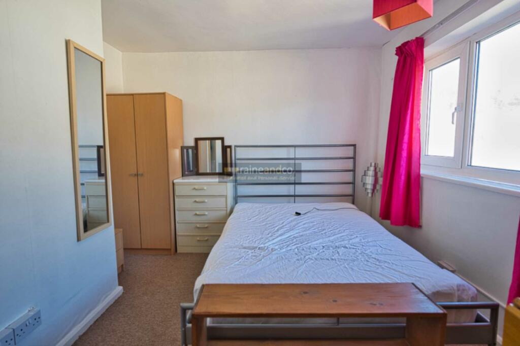 Additional property image - Link Walk, Hatfield