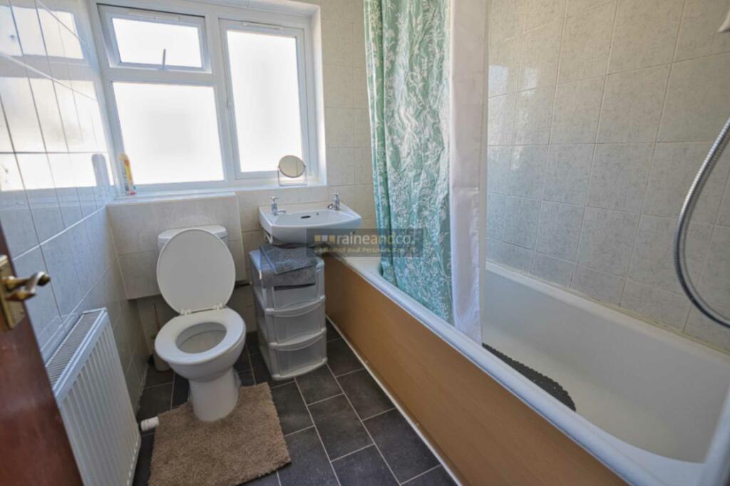 Additional property image - Link Walk, Hatfield