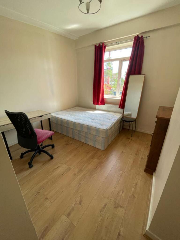 Additional property image - Bishops Rise, Hatfield