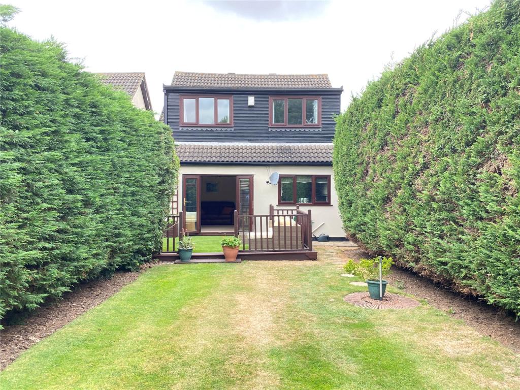 4 bedroom detached house for sale in Glebe Road, Rainham, RM13