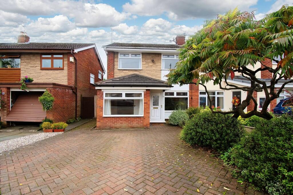 4 bedroom semidetached house for sale in Fair View, Billinge, WN5