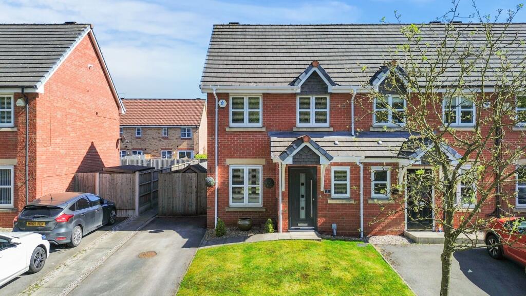 3 bedroom end of terrace house