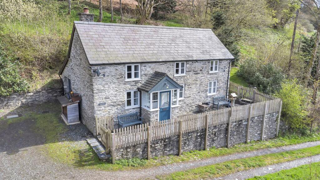 2 bedroom detached house for sale in Fronwen, Llangynog, SY10
