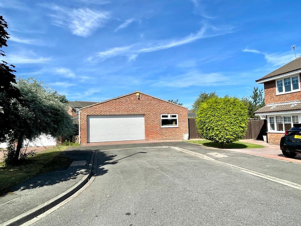 4 bedroom detached house for sale in Filey Close, Redcar, North