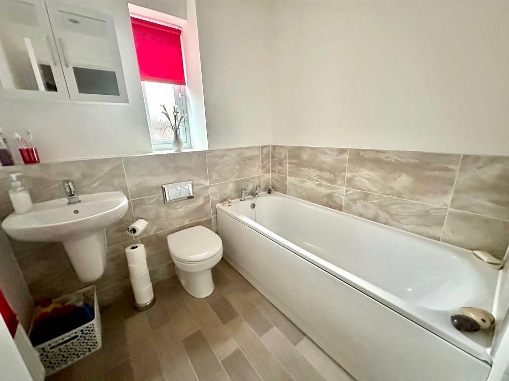 3 bedroom semidetached house for sale in Glaisdale Road, Guisborough