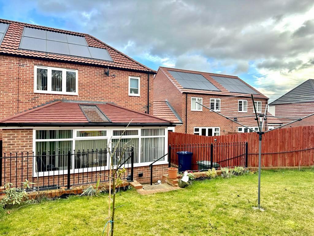 3 bedroom semidetached house for sale in Glaisdale Road, Guisborough