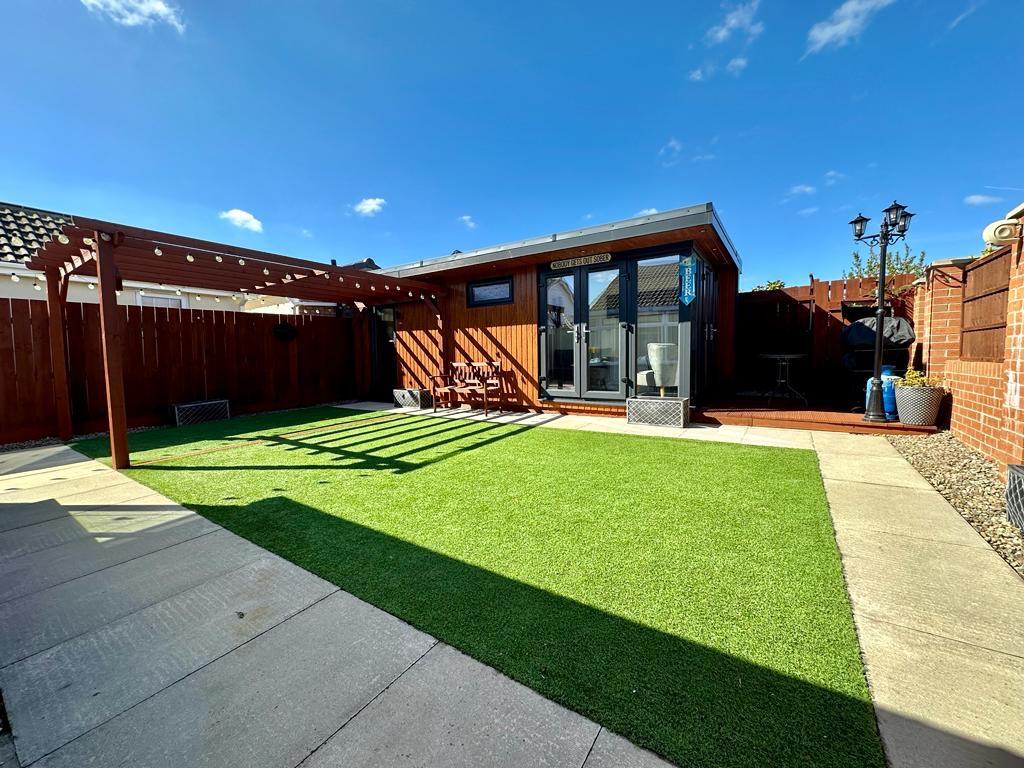 2 bedroom semidetached bungalow for sale in Kilton Close, Redcar